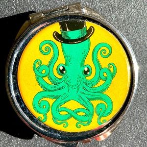 Pill Box • Octopus • 🐙 • Steam Punk • 🎩